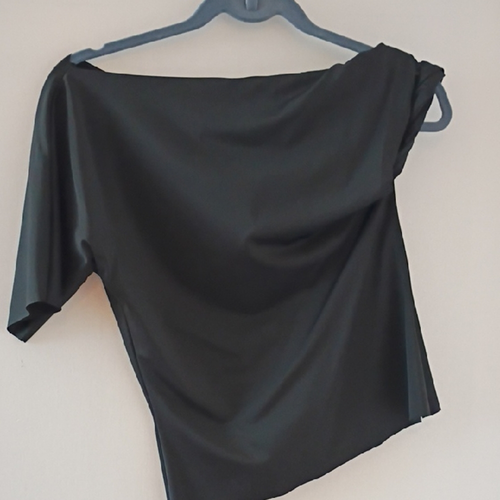 Black Sleek Twisted Top By Khy, Kylie Jenner